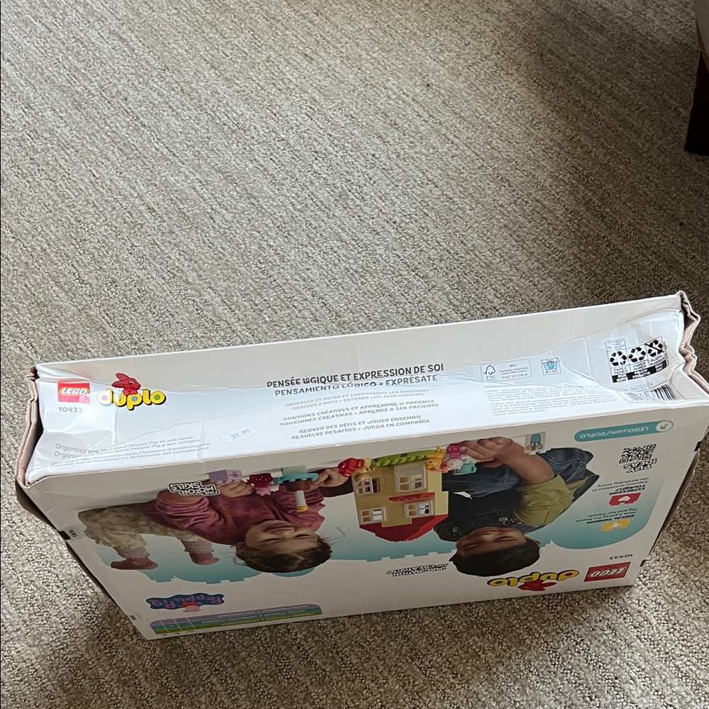 Lego Peppa Pig Birthday House - Yellow & Red Playset - Box damaged in transport - Picture 2 of 10